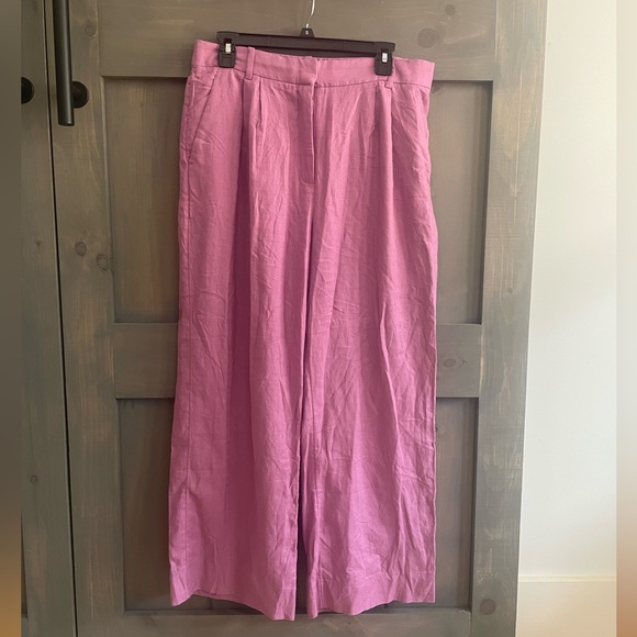 Abercrombie & Fitch
Cropped top and wide leg pant set
Size M top 
Size 12s pant - Picture 4 of 8